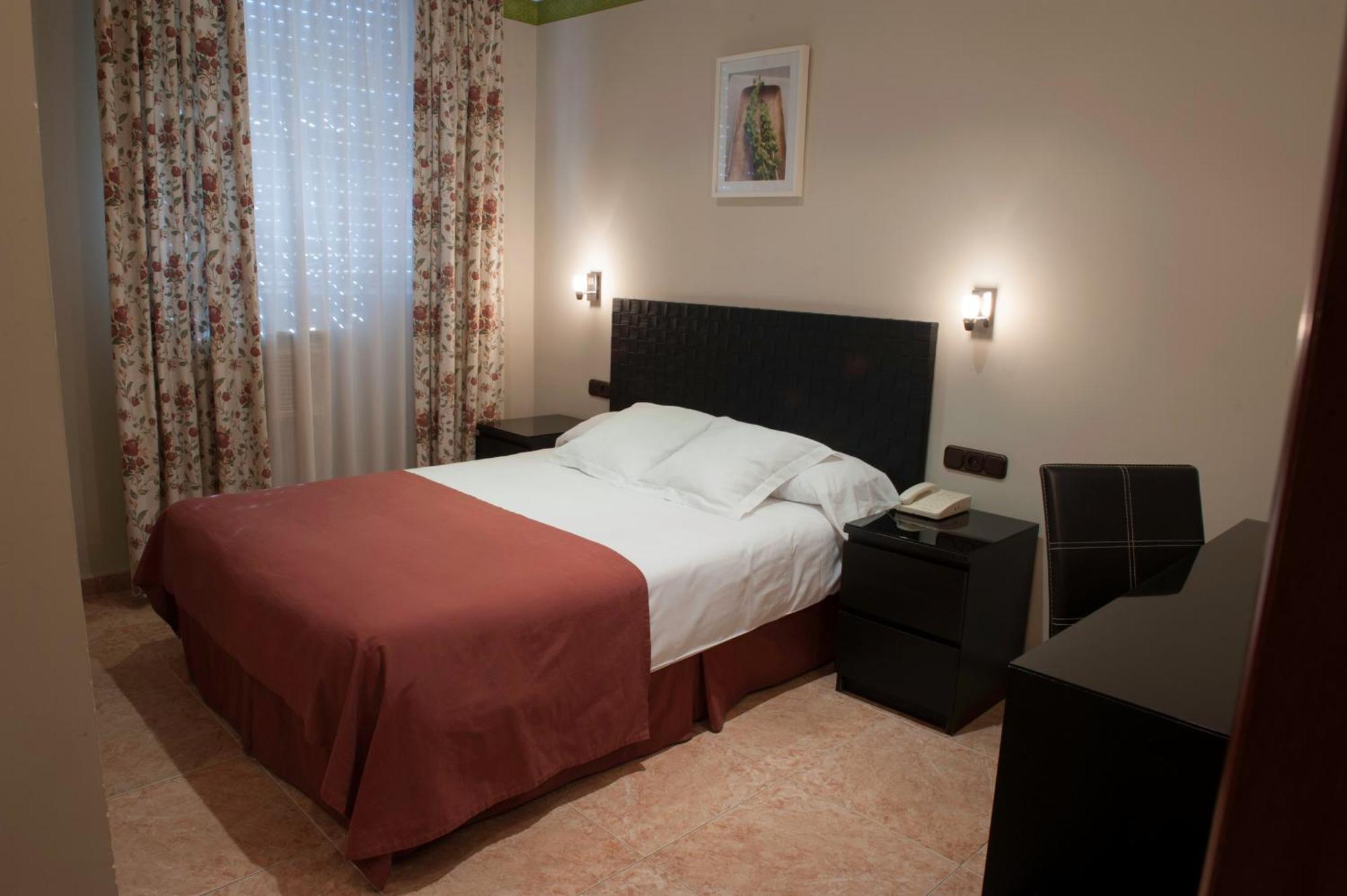 Hotel Alfonso IX (Adults Only) Caceres Bagian luar foto